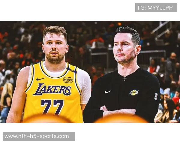 小里与东契奇的默契搭档雷迪克谈勒布朗缺阵的影响与应对策略